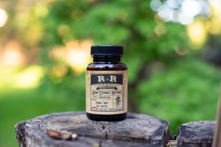 Cannabis extractum normatum THC 2% CBD ≤1% (CanPoland) - Medyczna Marihuana 3 Photo Cannabis extract bottle
